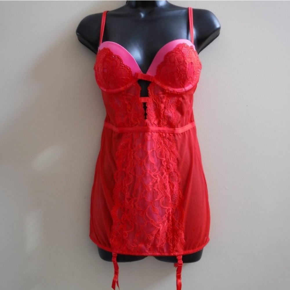 Victoria’s Secret Sexy Lace Rhinestone Camise